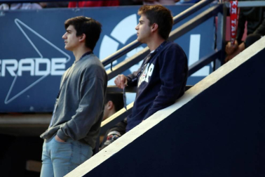 Galería de fotos de la afición congregada en El Sadar durante el partido Osasuna-Granada.