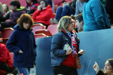 Galería de fotos de la afición congregada en El Sadar durante el partido Osasuna-Granada.