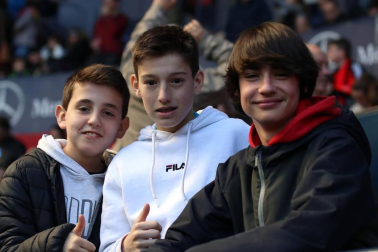 Galería de fotos de la afición congregada en El Sadar durante el partido Osasuna-Granada.