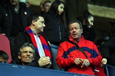 Galería de fotos de la afición congregada en El Sadar durante el partido Osasuna-Granada.