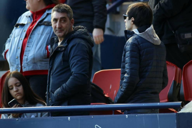 Galería de fotos de la afición congregada en El Sadar durante el partido Osasuna-Granada.
