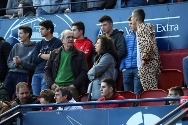Galería de fotos de la afición congregada en El Sadar durante el partido Osasuna-Granada.