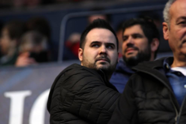 Galería de fotos de la afición congregada en El Sadar durante el partido Osasuna-Granada.