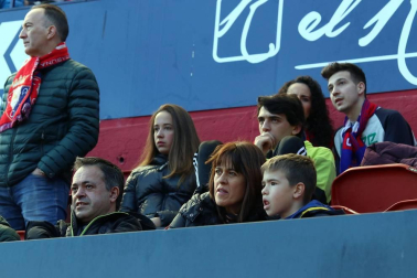 Galería de fotos de la afición congregada en El Sadar durante el partido Osasuna-Granada.