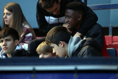 Galería de fotos de la afición congregada en El Sadar durante el partido Osasuna-Granada.