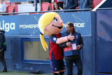 Galería de fotos de la afición congregada en El Sadar durante el partido Osasuna-Granada.