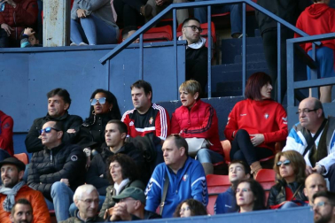 Galería de fotos de la afición congregada en El Sadar durante el partido Osasuna-Granada.