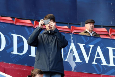 Galería de fotos de la afición congregada en El Sadar durante el partido Osasuna-Granada.
