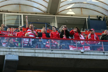 Galería de fotos de la afición congregada en El Sadar durante el partido Osasuna-Granada.