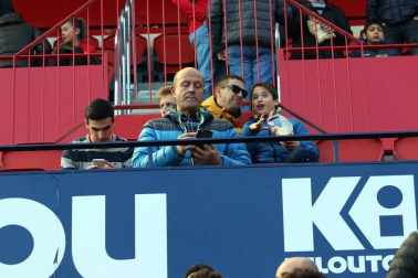 Galería de fotos de la afición congregada en El Sadar durante el partido Osasuna-Granada.