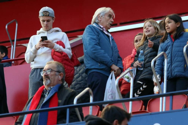 Galería de fotos de la afición congregada en El Sadar durante el partido Osasuna-Granada.