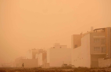 Galería de fotos de Santa Cruz de Tenerife cubierta por la calima que afecta a Canarias desde hace días