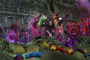 Los desfiles del Carnaval de Río abren con un llamamiento para salvar el medioambiente