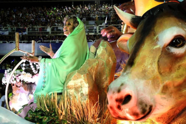 Los desfiles del Carnaval de Río abren con un llamamiento para salvar el medioambiente