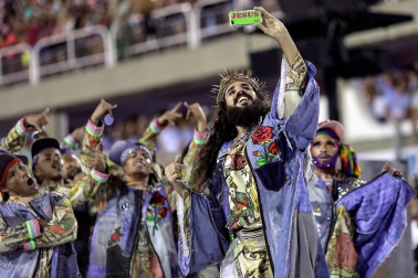 Los desfiles del Carnaval de Río abren con un llamamiento para salvar el medioambiente