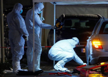 El conductor, un joven de 29 años que fue detenido en el lugar de los hechos, condujo a propósito su coche contra la multitud que participaba en un desfile de Carnaval