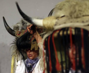 Fotos de la celebración del Carnaval rural en Alsasua este 25 de febrero, con los momotxorros como protagonistas.