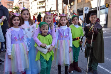 No cabe duda de que si en algún sitio lo pasaron bien en carnaval fue en la capital ribera. Y es que si lucieron así de contentos con sus disfraces, a buen seguro que lo pasaron aún mejor confeccionando sus patrones. Y después del trabajo… ¡A vestirse y a disfrutar!
