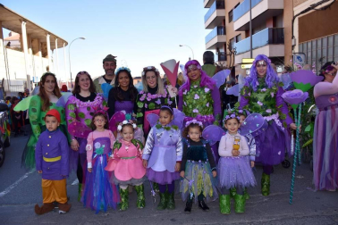 No cabe duda de que si en algún sitio lo pasaron bien en carnaval fue en la capital ribera. Y es que si lucieron así de contentos con sus disfraces, a buen seguro que lo pasaron aún mejor confeccionando sus patrones. Y después del trabajo… ¡A vestirse y a disfrutar!