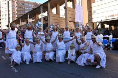 No cabe duda de que si en algún sitio lo pasaron bien en carnaval fue en la capital ribera. Y es que si lucieron así de contentos con sus disfraces, a buen seguro que lo pasaron aún mejor confeccionando sus patrones. Y después del trabajo… ¡A vestirse y a disfrutar!