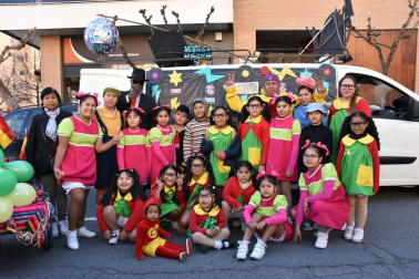 No cabe duda de que si en algún sitio lo pasaron bien en carnaval fue en la capital ribera. Y es que si lucieron así de contentos con sus disfraces, a buen seguro que lo pasaron aún mejor confeccionando sus patrones. Y después del trabajo… ¡A vestirse y a disfrutar!