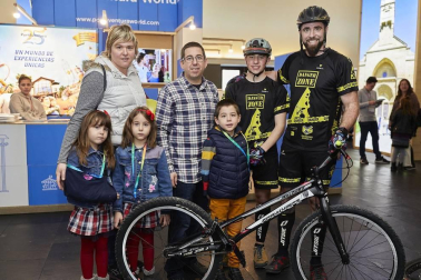 El domingo 23 de febrero ¡Click! acudió a Baluarte para visitar Navartur, la 15 edición de la Feria Internacional de Turismo Reyno de Navarra. El público asistente pudo disfrutar de más de 500 propuestas vacacionales, sorteos, degustaciones, juegos infantiles… ¡Un auténtico viaje para los sentidos!