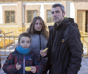 La tostada y el aceite celebraron su unión el pasado domingo 23 de febrero, Día de la Tostada y la Fiesta del Aceite de Navarra. Una cita que los 'sopicones', vecinos de Arróniz, esperaron con ganas para poder probar una rebanada de la hogaza más tierna bañada con el exquisito aceite de la última temporada.