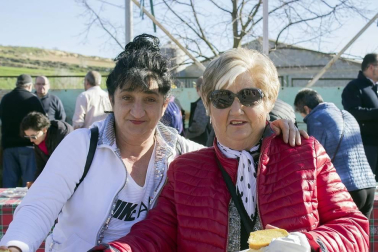La tostada y el aceite celebraron su unión el pasado domingo 23 de febrero, Día de la Tostada y la Fiesta del Aceite de Navarra. Una cita que los 'sopicones', vecinos de Arróniz, esperaron con ganas para poder probar una rebanada de la hogaza más tierna bañada con el exquisito aceite de la última temporada.