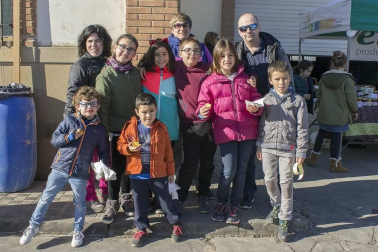 La tostada y el aceite celebraron su unión el pasado domingo 23 de febrero, Día de la Tostada y la Fiesta del Aceite de Navarra. Una cita que los 'sopicones', vecinos de Arróniz, esperaron con ganas para poder probar una rebanada de la hogaza más tierna bañada con el exquisito aceite de la última temporada.