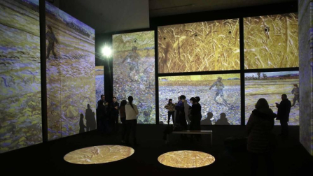 La Sala de la Muralla de Baluarte acoge desde este sábado una muestra multisensorial en la que cobrará vida la obra del artista holandés gracias a las imágenes, luces y sonidos que acompañarán al espectador en un viaje por las etapas pictóricas de Van Gogh.