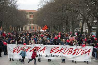 La marcha, con más de 5.000 asistentes según los organizadores y 3.000 según la delegación del Gobierno, había sido convocada por padres y madres de niños afectados.