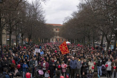 La marcha, con más de 5.000 asistentes según los organizadores y 3.000 según la delegación del Gobierno, había sido convocada por padres y madres de niños afectados.