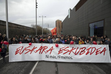 La marcha, con más de 5.000 asistentes según los organizadores y 3.000 según la delegación del Gobierno, había sido convocada por padres y madres de niños afectados.