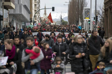 La marcha, con más de 5.000 asistentes según los organizadores y 3.000 según la delegación del Gobierno, había sido convocada por padres y madres de niños afectados.