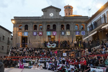 El desfile del concurso de disfraces contó con la participación de 16 grupos, 8 carrozas, 5 infantiles y 2 individuales