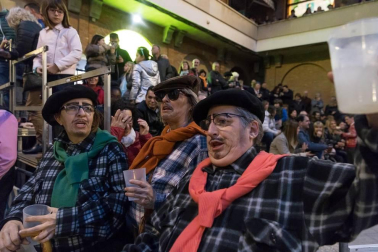 El desfile del concurso de disfraces contó con la participación de 16 grupos, 8 carrozas, 5 infantiles y 2 individuales