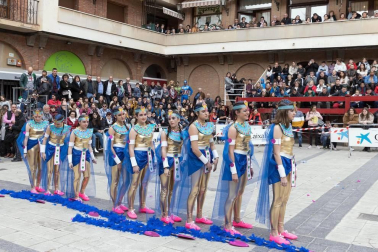El desfile del concurso de disfraces contó con la participación de 16 grupos, 8 carrozas, 5 infantiles y 2 individuales