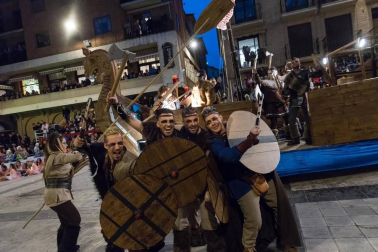 El desfile del concurso de disfraces contó con la participación de 16 grupos, 8 carrozas, 5 infantiles y 2 individuales