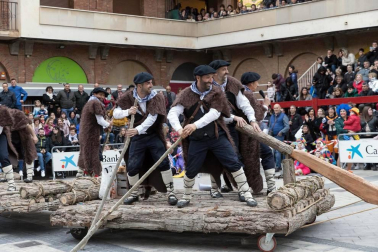 El desfile del concurso de disfraces contó con la participación de 16 grupos, 8 carrozas, 5 infantiles y 2 individuales