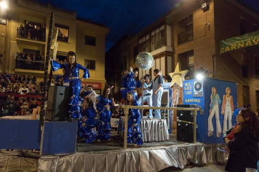 El desfile del concurso de disfraces contó con la participación de 16 grupos, 8 carrozas, 5 infantiles y 2 individuales