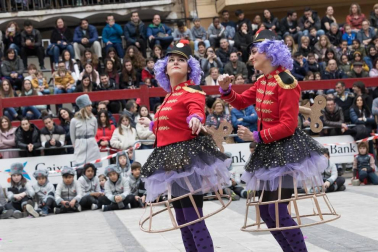 El desfile del concurso de disfraces contó con la participación de 16 grupos, 8 carrozas, 5 infantiles y 2 individuales