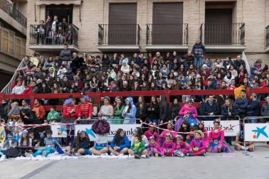 El desfile del concurso de disfraces contó con la participación de 16 grupos, 8 carrozas, 5 infantiles y 2 individuales