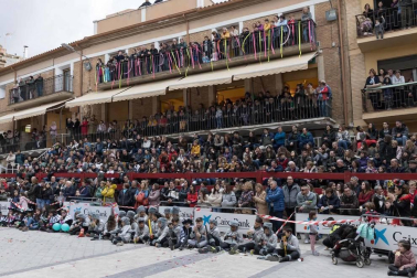El desfile del concurso de disfraces contó con la participación de 16 grupos, 8 carrozas, 5 infantiles y 2 individuales