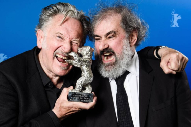 Fotografías de la alfombra roja y de la entrega de premios de la 70ª edición de la Berlinale, que ha otorgado el Oso de Oro a la película iraní 'There is no Evil'.