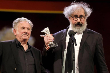 Fotografías de la alfombra roja y de la entrega de premios de la 70ª edición de la Berlinale, que ha otorgado el Oso de Oro a la película iraní 'There is no Evil'.