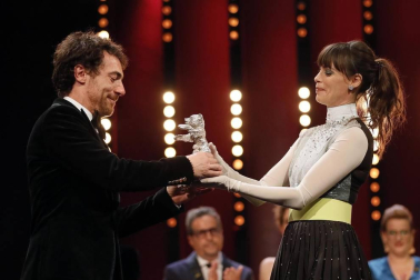 Fotografías de la alfombra roja y de la entrega de premios de la 70ª edición de la Berlinale, que ha otorgado el Oso de Oro a la película iraní 'There is no Evil'.
