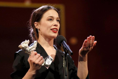 Fotografías de la alfombra roja y de la entrega de premios de la 70ª edición de la Berlinale, que ha otorgado el Oso de Oro a la película iraní 'There is no Evil'.