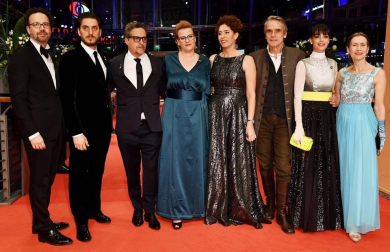 Fotografías de la alfombra roja y de la entrega de premios de la 70ª edición de la Berlinale, que ha otorgado el Oso de Oro a la película iraní 'There is no Evil'.