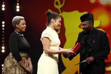 Fotografías de la alfombra roja y de la entrega de premios de la 70ª edición de la Berlinale, que ha otorgado el Oso de Oro a la película iraní 'There is no Evil'.