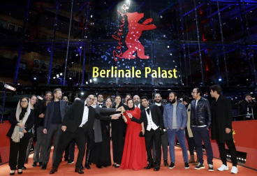 Fotografías de la alfombra roja y de la entrega de premios de la 70ª edición de la Berlinale, que ha otorgado el Oso de Oro a la película iraní 'There is no Evil'.